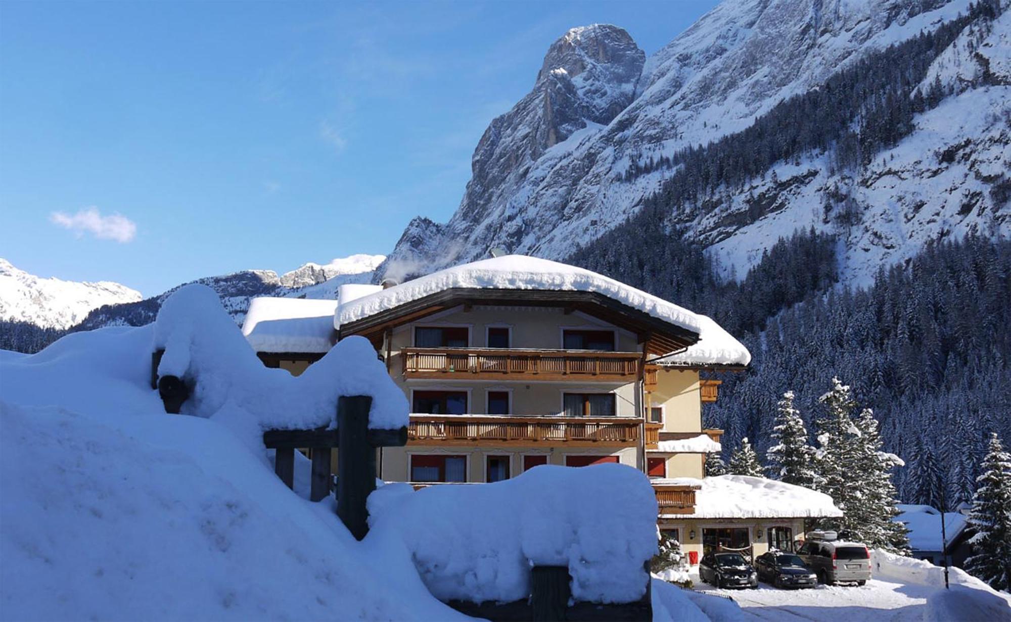 Hotel Dolomites Inn Canazei Eksteriør billede