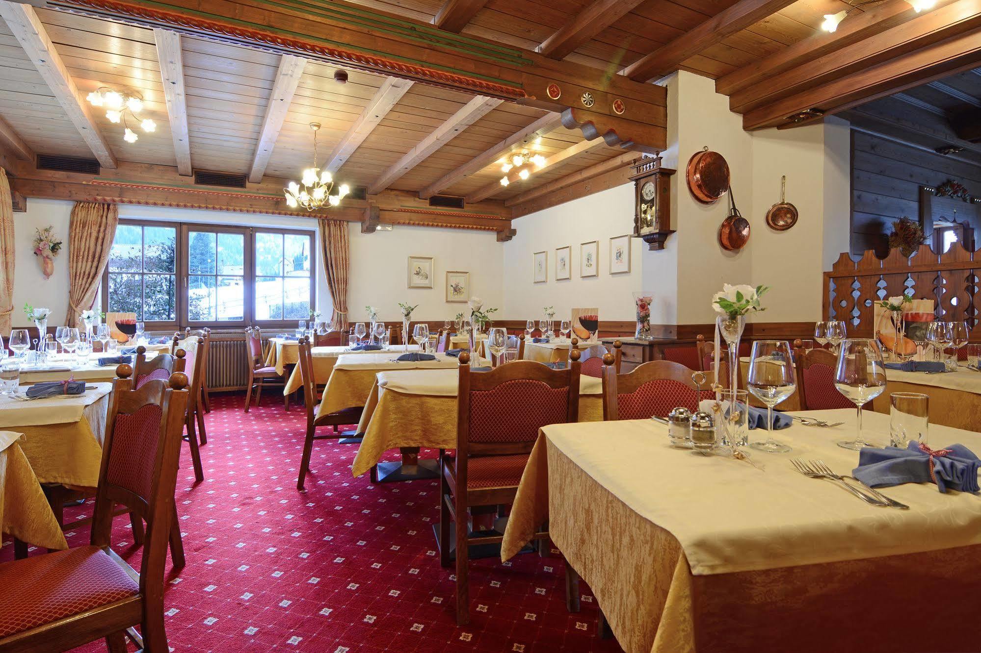 Hotel Dolomites Inn Canazei Eksteriør billede