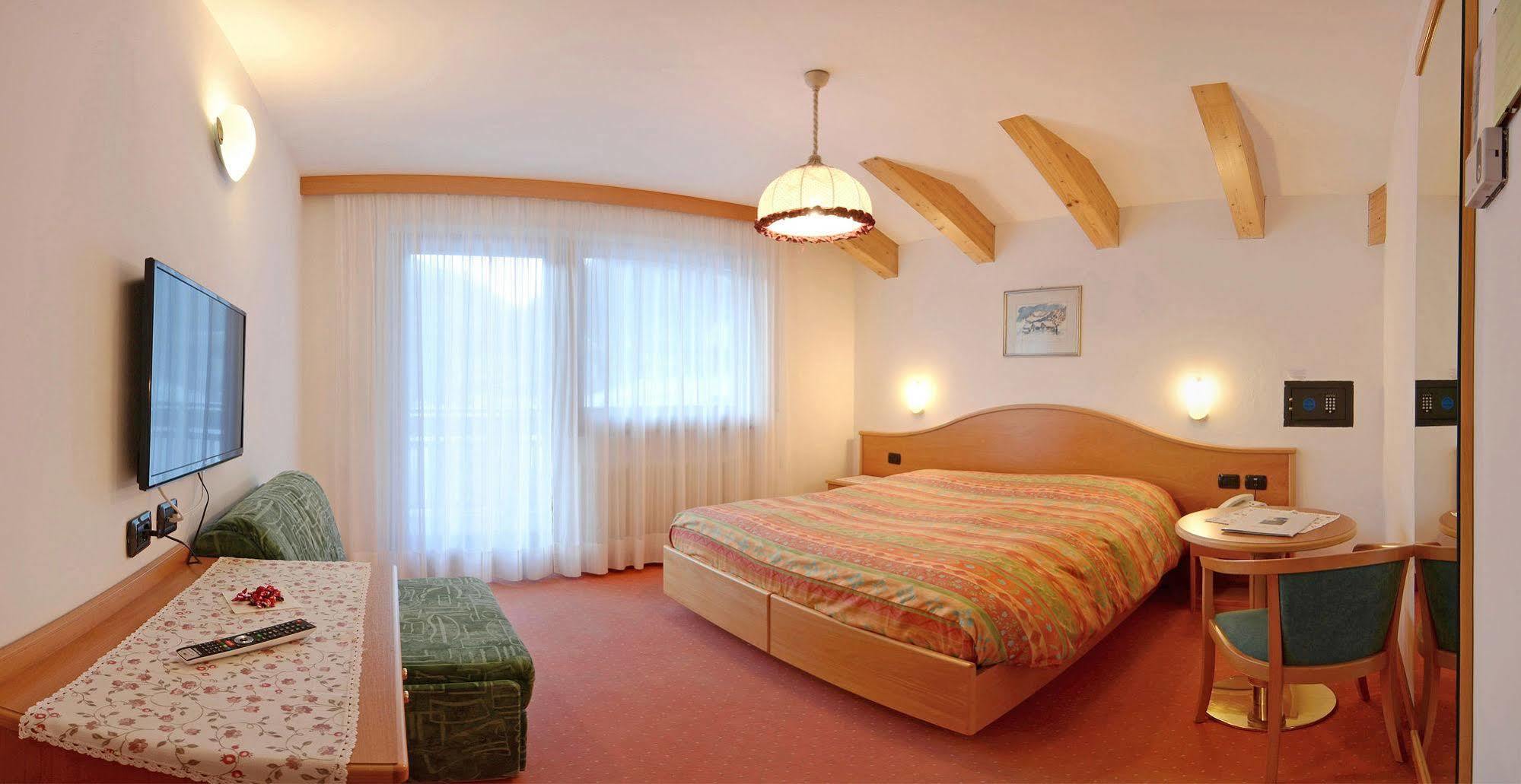 Hotel Dolomites Inn Canazei Eksteriør billede