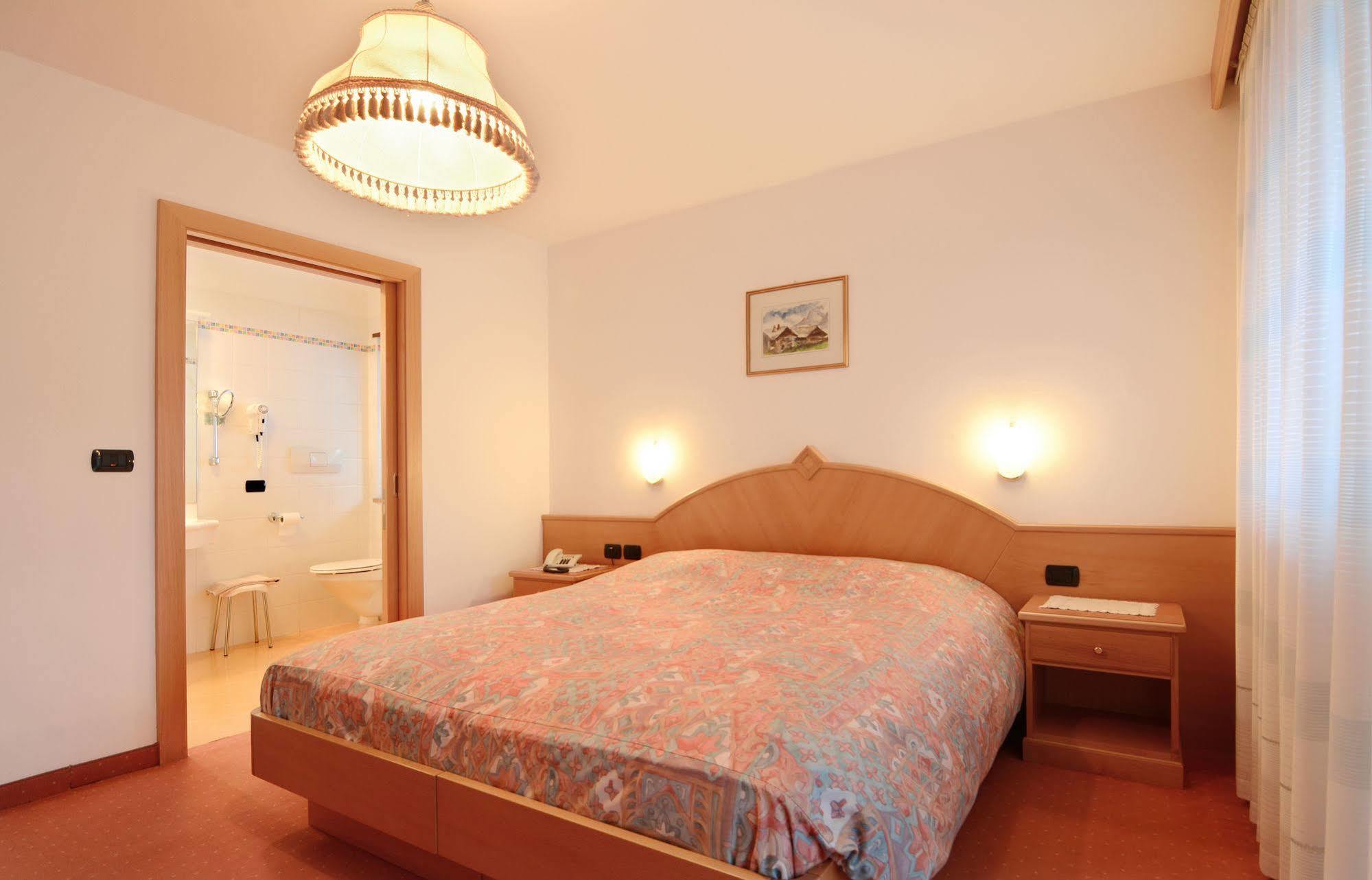 Hotel Dolomites Inn Canazei Eksteriør billede